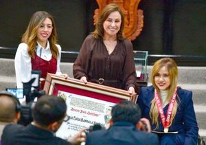 ¡Y SE LA DAN A MARÍA LUISA! - LA MEDALLA “ADOLFO RUIZ CORTINES”