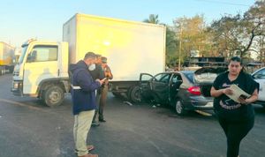 ¡APARATOSO CHOQUE DEJA TRES HERIDOS!