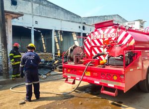 ¡INCENDIAN POR TERCERA VEZ INMUEBLE ABANDONADO EN LA COLONIA CAMPESTRE!