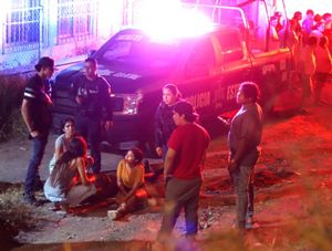 ¡VUELAN JOVENCITOS CON TODO Y MOTO ARROLLADOS POR CAFRE!