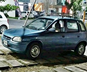 ¡LADRONES ROBAN COCHE EN PLAZA LAS BRISAS!