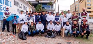 ¡SÓLO FUE A POSAR! - *Titular de la PMA es cuestionado por salir a limpiar playas a un mes del derrame