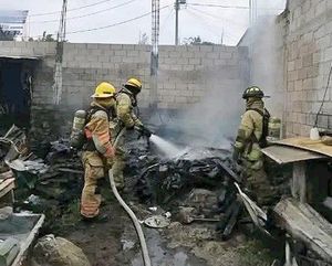 ¡VIVIENDA CONSUMIDA POR EL FUEGO TERMINÓ EN ESCOMBROS!