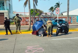 ¡MUJER HERIDA AL CAER DE LA MOTOCICLETA EN EL BULEVAR!