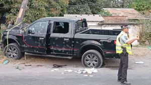 ¡DENUNCIA NAHÚM EL ATENTADO! - *Dejan como coladera la camioneta del ex alcalde y ex diputado de Morena