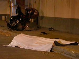 ¡IDENTIFICAN A MOTOCICLISTA FALLECIDO AFUERA DEL HOSPITAL DE TARIMOYA!