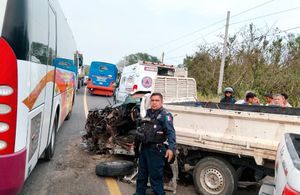 ¡CAMIONETAS CHOCARON DE FRENTE!