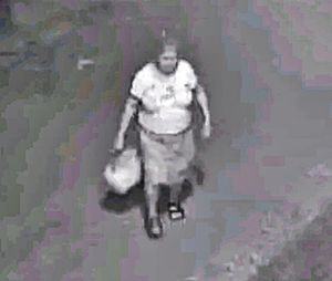 ¡GRABAN A DOÑITA TIRANDO SUS “COCHINADAS”!