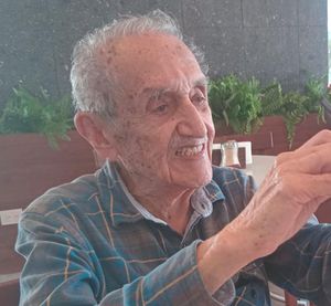 ¡MUERE DON PACO HERNÁNDEZ! - *De los últimos linotipistas