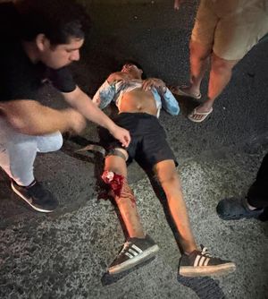 ¡DOS JOVENES MENORES GRAVES IMPACTADOS POR AUTO JAPONÉS!