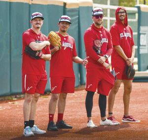¡UNA HISTORIA LLAMADA BÉISBOL! | DÍA 3 EN EL CAMPAMENTO DEL GLORIOSO - En el campamento de El Águila se respira ese aire sabroso de que ya viene lo bueno, con casi el 90 por ciento del roster presente y chambeando fuerte desde temprano en el Beto…