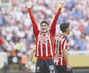 ¡DOBLETE DE “HORMIGA” EN TRIUNFO A CHIVAS!