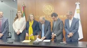 ¡ENTREGAN AL SENADO PLAN B ELECTORAL DE SHEINBAUM!