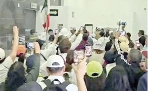 ¡INTENTAN JUBILADOS INGRESAR A CÁMARA DE DIPUTADOS!