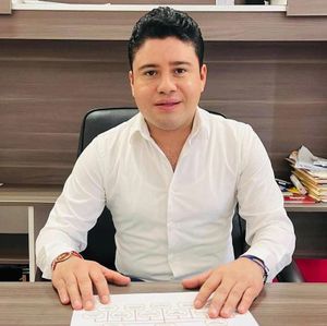 ¡DETIENEN A EX DIRECTOR DEL DIF DE SAYULA CON CAMIONETA CON REPORTE DE ROBO!