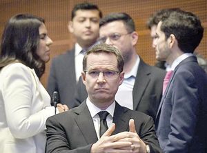 ¡PAN, PRI Y MC APOYARÁN LA INICIATIVA PARA ELIMINAR LAS PENSIONES ‘DORADAS’!