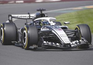 ¡BATALLA SERGIO PÉREZ EN P1 DEL GP DE AUSTRALIA!