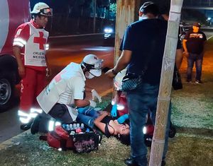 ¡MUJER MOTOCICLISTA HERIDA EN DERRAPÓN!