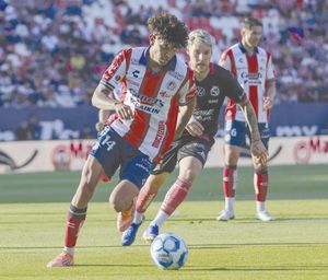 ¡PUEBLA APROVECHA FALLAS DEL SAN LUIS Y SE LLEVA EL TRIUNFO!