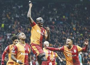 ¡TOMA VENTAJA GALATASARAY SOBRE LIVERPOOL, GANA 1-0!