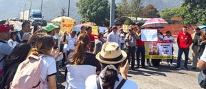 ¡SE LEVANTAN! - TRABAJADORES Y ESTUDIANTES DE UPAV