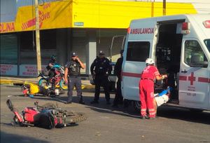 ¡CHUZA DE MOTOS DEJÓ DOS HERIDOS!