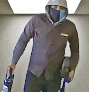 ¡BANDIDOS ASALTAN Y GOLPEAN A EMPLEADAS DE TIENDAS DE CONVENIENCIA!