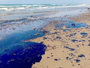 ¡HASTA TABASCO! - *Se expande el derrame de Pajapan