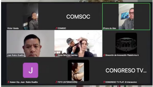 ¡DIPUTADA SESIONA MIENTRAS LA PEINAN Y MAQUILLAN!