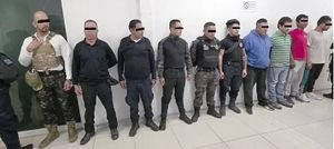 ¡CAEN MANDO Y 5 POLICÍAS POR ROBO A TRÁILER!