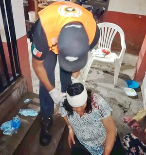 ¡DOÑITA DA SU “MAL PASO” Y SE DESCALABRA!