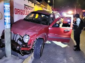 ¡BORRACHAZO CONTRA POSTE!