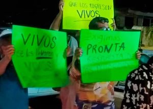 ¡BLOQUEO EN LA CARRETERA! - *Por taxistas desaparecidos