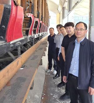 ¡LLEGAN CHINOS A VER EL TRANVÍA!