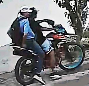 ¡ROBARON MOTO DE TRABAJADOR FRENTE A LA BODEGA DEL CARNAVAL!