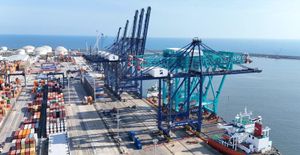 ¡LE METEN LA DOLARIZA! - *A la modernización de Hutchinson