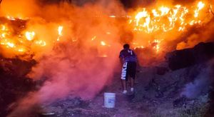 ¡ARDE PASTIZAL Y PROCOVA PÁNICO EN VECINOS DE LA RESERVA 3 DE TARIMOYA!