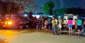 ¡SE QUEDAN A OSCURAS EN LAGOS DE PUENTE MORENO!