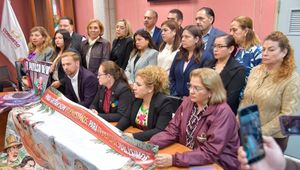 ¡NO QUIEREN ‘CHOU’! - Y  LA REVIENTAN...