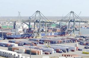 ¡PARALIZA DERRAME DE PETRÓLEO EL PUERTO DE AMBERES!