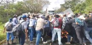 ¡A GARROTAZOS! - RUDEZA INNECESARIA...