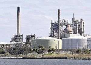 ¡CIERRAN PRECIOS DEL CRUDO CON BAJA DE MÁS DE 11%!