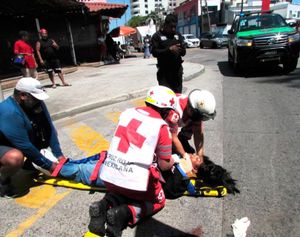 ¡MUJER BIKER CHOCA CONTRA AUTOBÚS Y PIERDE LA VIDA!