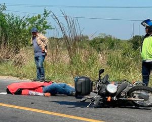 ¡MUERE MOTOCICLISTA ARROLLADO POR AUTOBÚS DE LA MIXTEQUILLA!