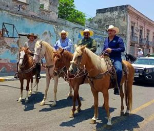 UN HONOR ACOMPAÑAR A RENÉ LOYO Y...