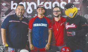 ¡EL ÁGUILA FIRMA AL PITCHER ALMICAR ARANO!