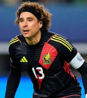 ¡MEMO OCHOA PELEARÁ POR SER TITULAR EN EL MUNDIAL!