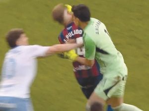 ¡AGREDE ANDRADA A RIVAL EN ESPAÑA!