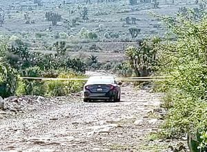 ¡DOS HOMBRES SIN VIDA DENTRO DE UN AUTOMÓVIL!