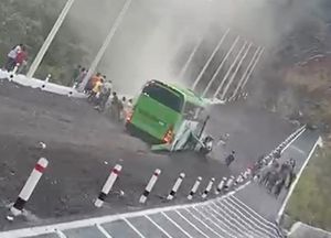 ¡PÁNICO EN AUTOBÚS QUE SE QUEDÓ SIN FRENOS EN MALTRATA!